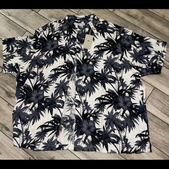 New Blue Note Tommy Bahama Harbor Hibiscus camp - Picture 2 of 7